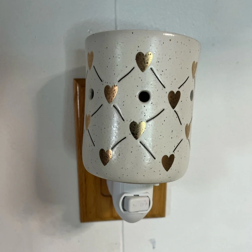 Scentsy Love Connection Wall Warmer